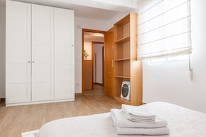 Iron/ironing board, WiFi, bed sheets