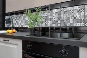 Frigorífico, horno, placa de cocina y lavavajillas