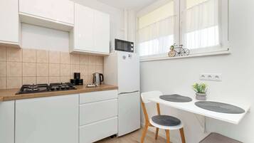 Fridge, microwave, stovetop, coffee/tea maker