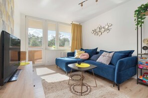 Televisión y oficina 