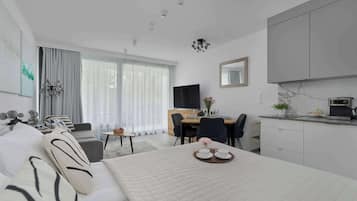 Iron/ironing board, travel cot, WiFi, bed sheets