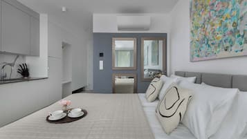 Iron/ironing board, travel crib, WiFi, bed sheets