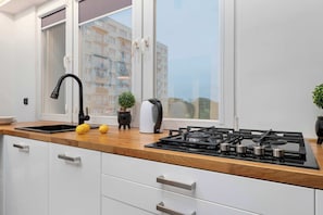 Fridge, microwave, oven, stovetop