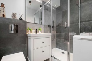 Shower, hair dryer, towels - Sandomierska 1/9 | Łódź | Modern Studio | Balcony (Łódź)