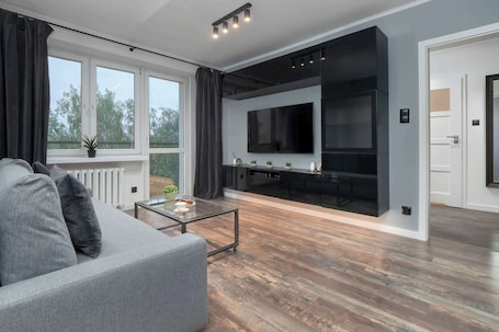 TV. Modern Studio with Balcony | 750 m to Atlas Arena