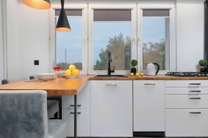 Fridge, microwave, oven, stovetop