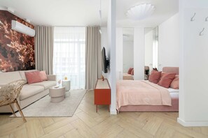 Fer et planche à repasser, lit de bébé portatif, Wi-Fi, literie fournie