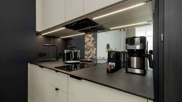 Fridge, microwave, stovetop, dishwasher