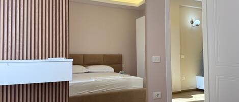 1 bedroom, iron/ironing board, internet, bed sheets