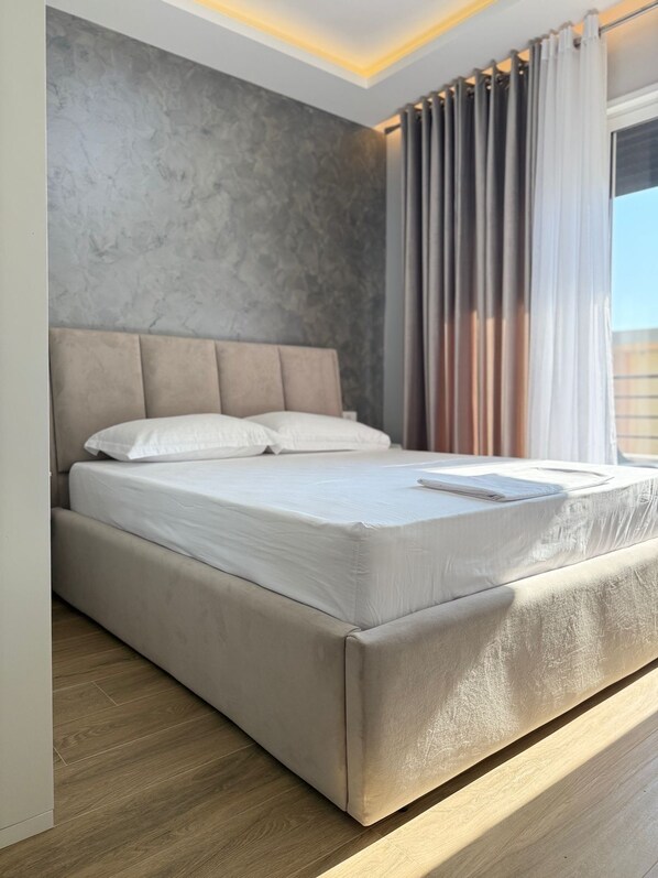 1 habitación, tabla de planchar con plancha, internet y ropa de cama 