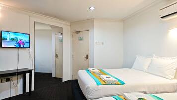 Comfort Quadruple Room | Living area