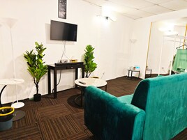 Family Suite | Ruang tamu | TV 