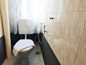 Suite Familiale | Salle de bain | Savon, shampoing, papier toilette