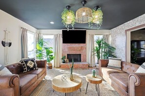 電視、壁爐、 辦公室