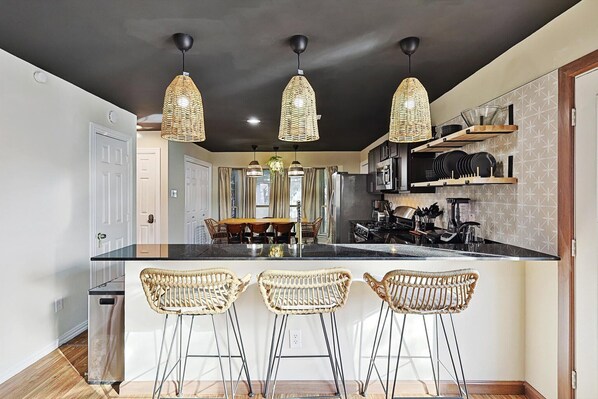 Fridge, microwave, oven, stovetop - Luxury 5BR Getaway w/ Pool, Hot Tub & Cinema (DeSoto)