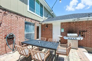 Outdoor dining - Luxury 5BR Getaway w/ Pool, Hot Tub & Cinema (DeSoto)