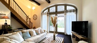 Holiday Home 'Villa Des Vignes Et Spa' with Private Terrace, Wi-Fi and Air Conditioning