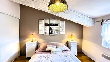 3 sovrum, skrivbord, wi-fi och sÀngklÀder