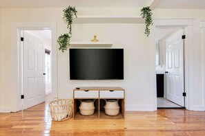 Interior - Porch & Palm | 3BR Home w/ Porch & Pet-Friendly (Tampa)