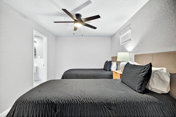 7 bedrooms, WiFi, bed sheets