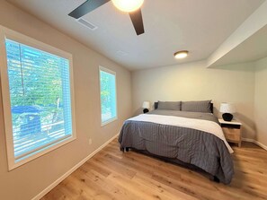 7 bedrooms, WiFi, bed sheets