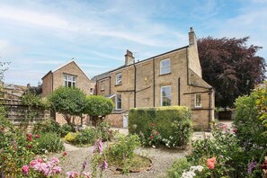 Exterior - Host & Stay | Thorneville House (Knaresborough)