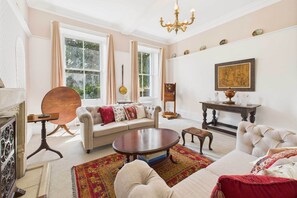 TV, books, offices - Host & Stay | Thorneville House (Knaresborough)