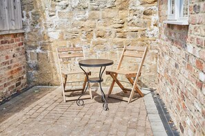 Outdoor dining - Host & Stay | The Potting Shed (Knaresborough)