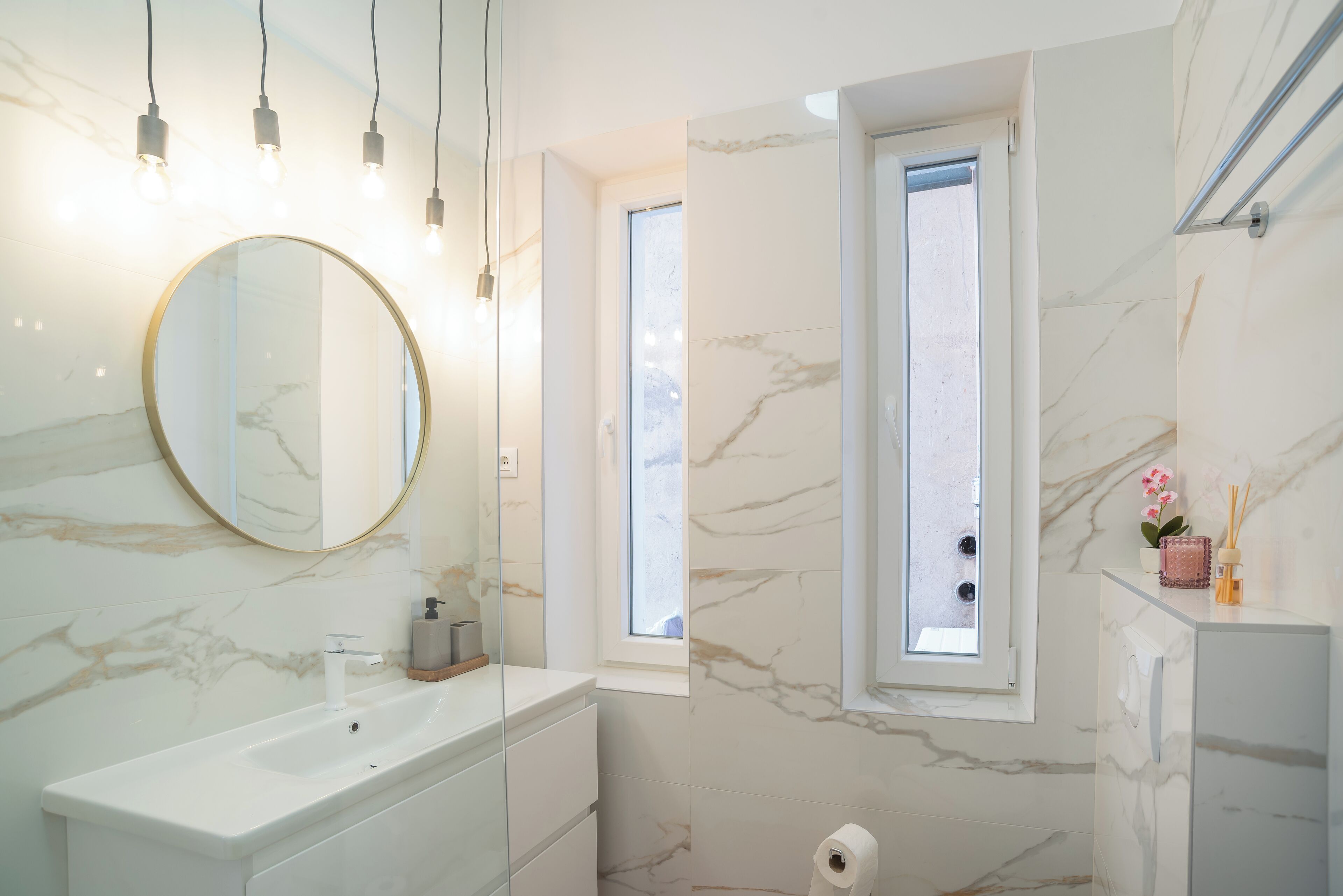 تجهيزات دش، مجففات  شعر، مناشف، صابون