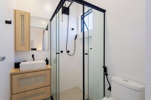 Basic Apartment | Bathroom | Shower
