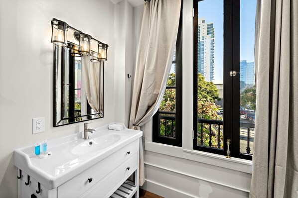 Bathroom - Artifact Inn - Stylish 2BR Gaslamp Suite Top Spot (San Diego)