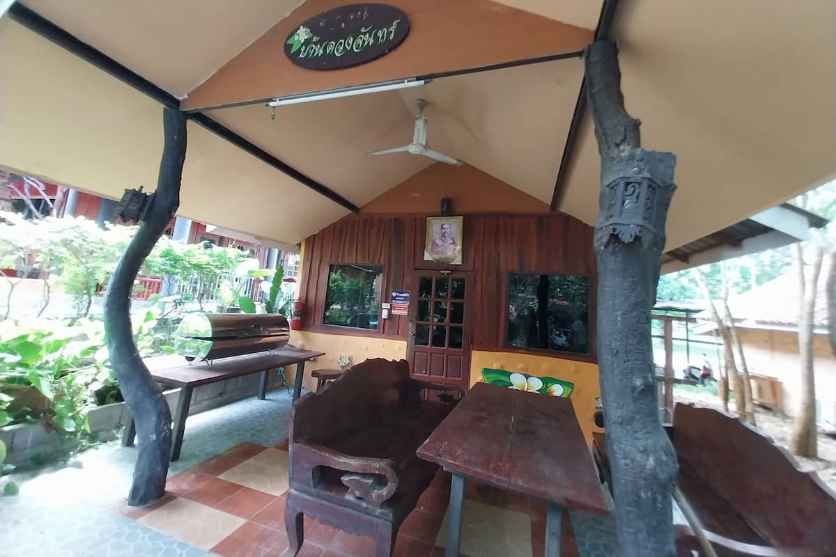 Family Room | Free WiFi