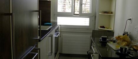 Ovn, kokeplater og oppvaskmaskin