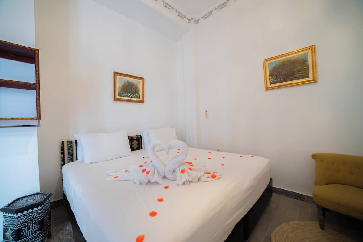 Deluxe Double Room | Laptop workspace, free WiFi