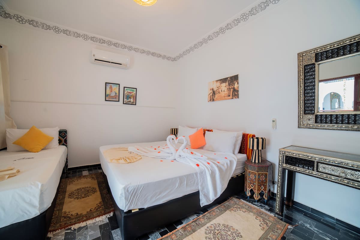 Deluxe Triple Room | Laptop workspace, free WiFi