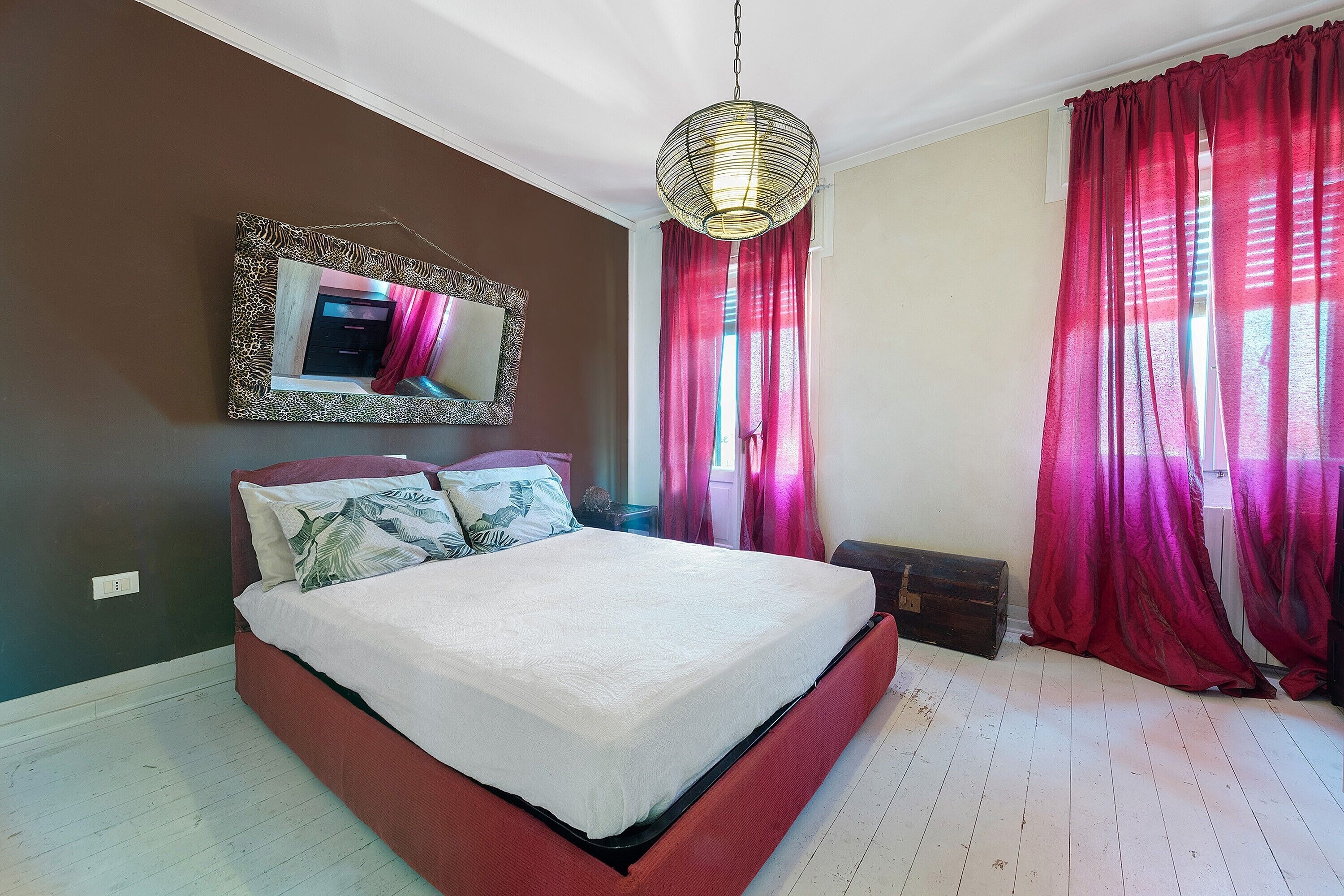 3 slaapkamers, een strijkplank/strijkijzer, wifi, beddengoed