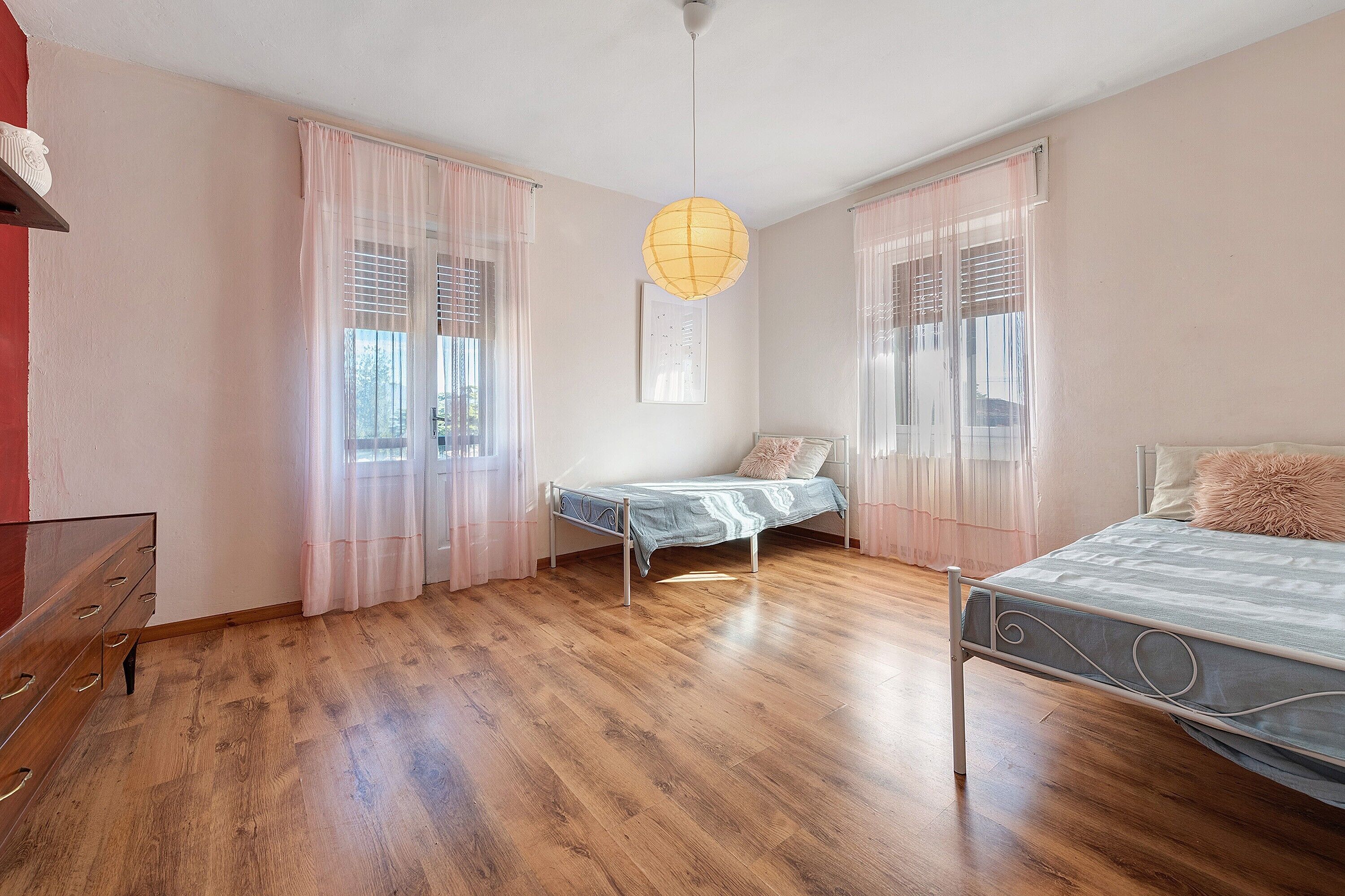 3 多间卧室、熨斗/熨衣板、WiFi、床单