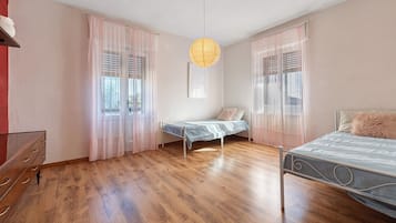 3 多间卧室、熨斗/熨衣板、WiFi、床单