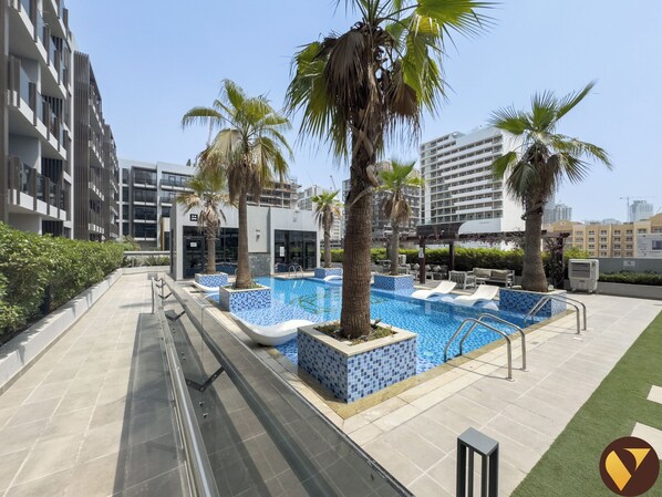 Outdoor pool - Peaceful Chaimaa Park Near Circle Mall (Dubai)