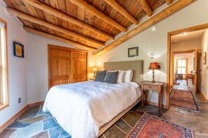4 chambres, fer et planche à repasser, accès Internet, draps fournis