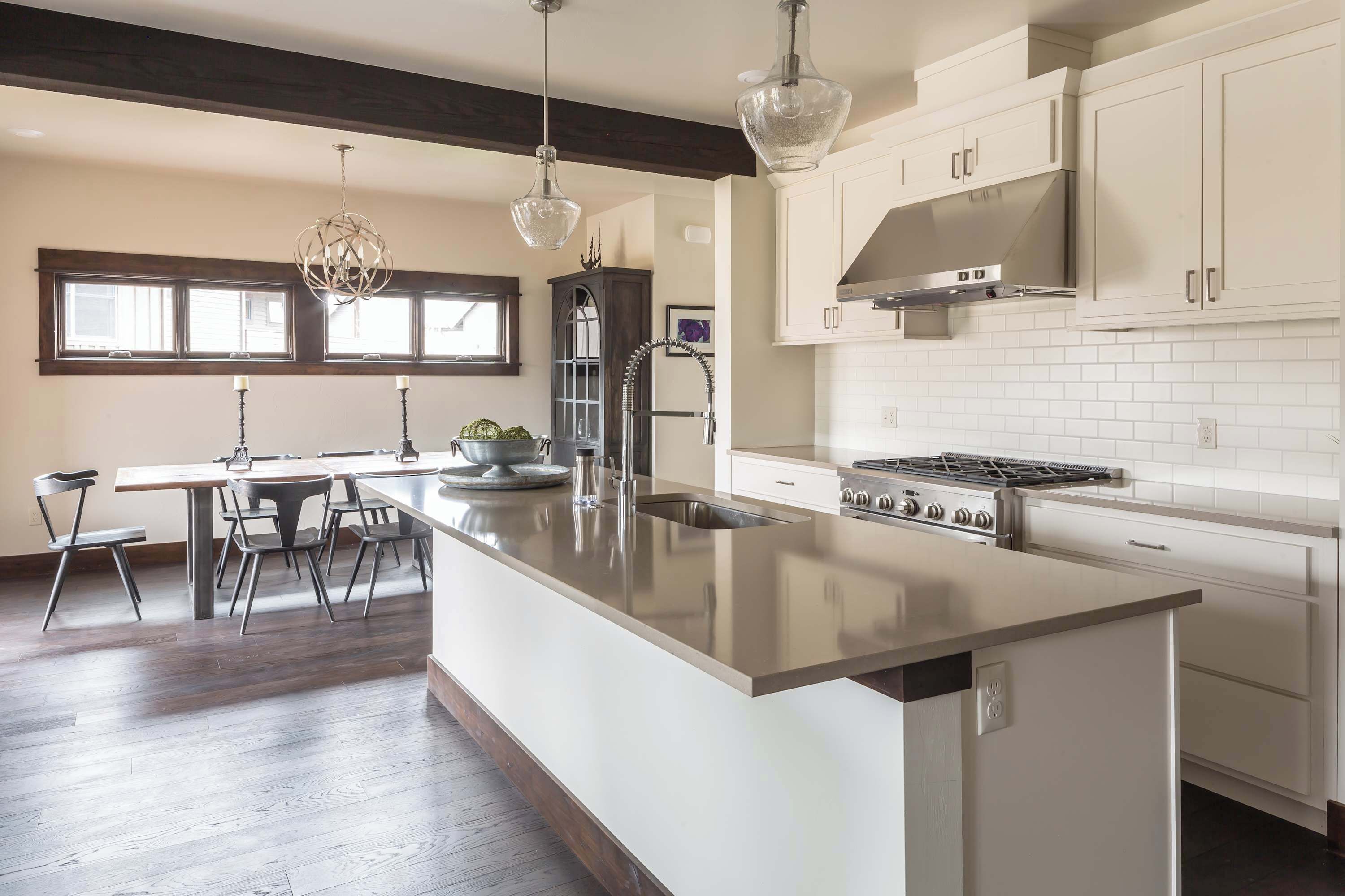 Réfrigérateur, micro-ondes, plaque de cuisson, lave-vaisselle