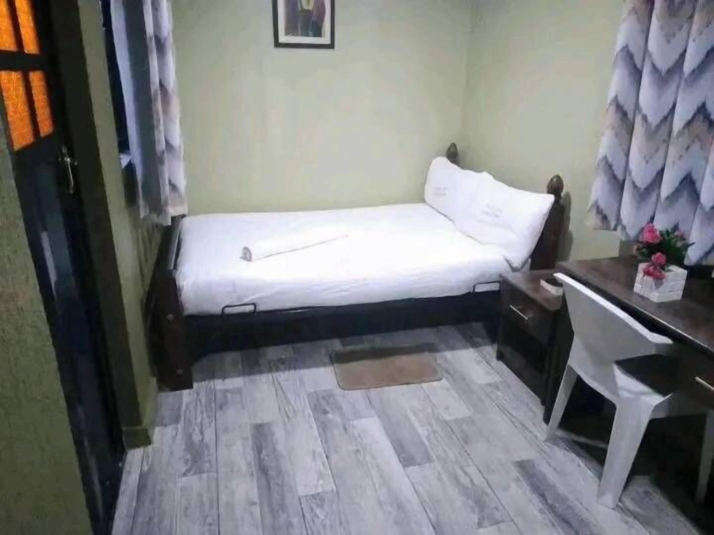 Standard Single Room | Free WiFi, bed sheets
