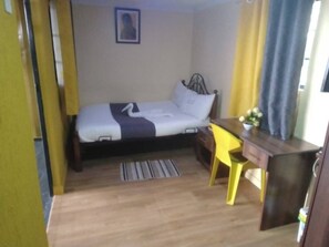 Free WiFi, bed sheets