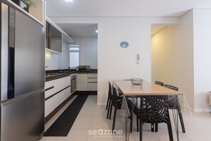 Basic Apartment | Dining