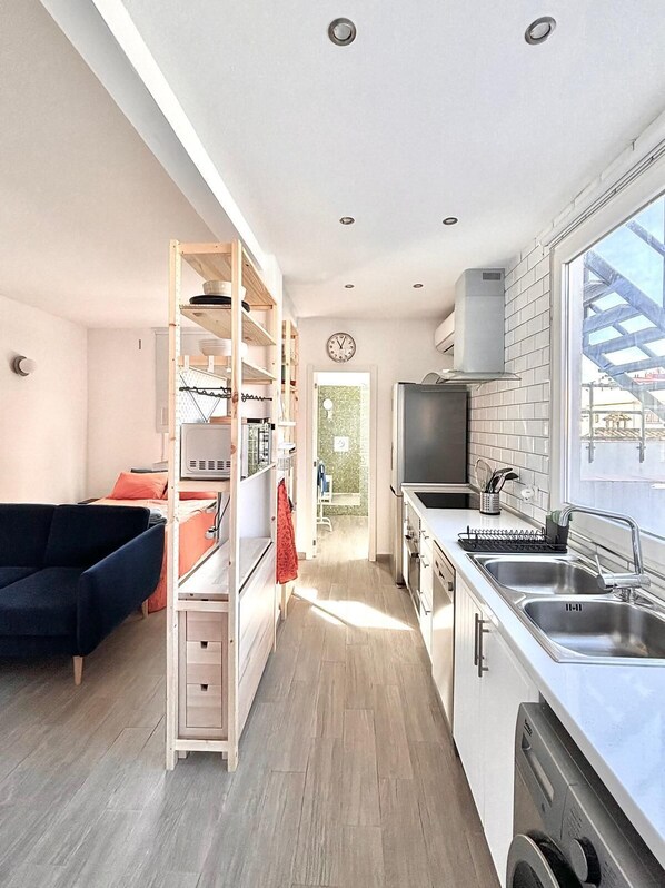 Fridge, microwave, oven, stovetop