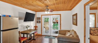 Rouge Cobb Mountain Hotel - Cabin 1