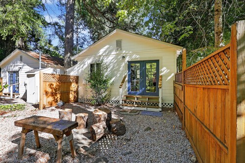 Rouge Cobb Mountain Hotel - Cabin 1