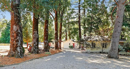 Rouge Cobb Mountain Hotel - Cabin 1