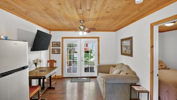 Room, 1 Bedroom | 1 bedroom, free WiFi