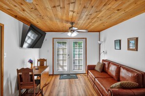 Room, 1 Bedroom | Living area | Smart TV
